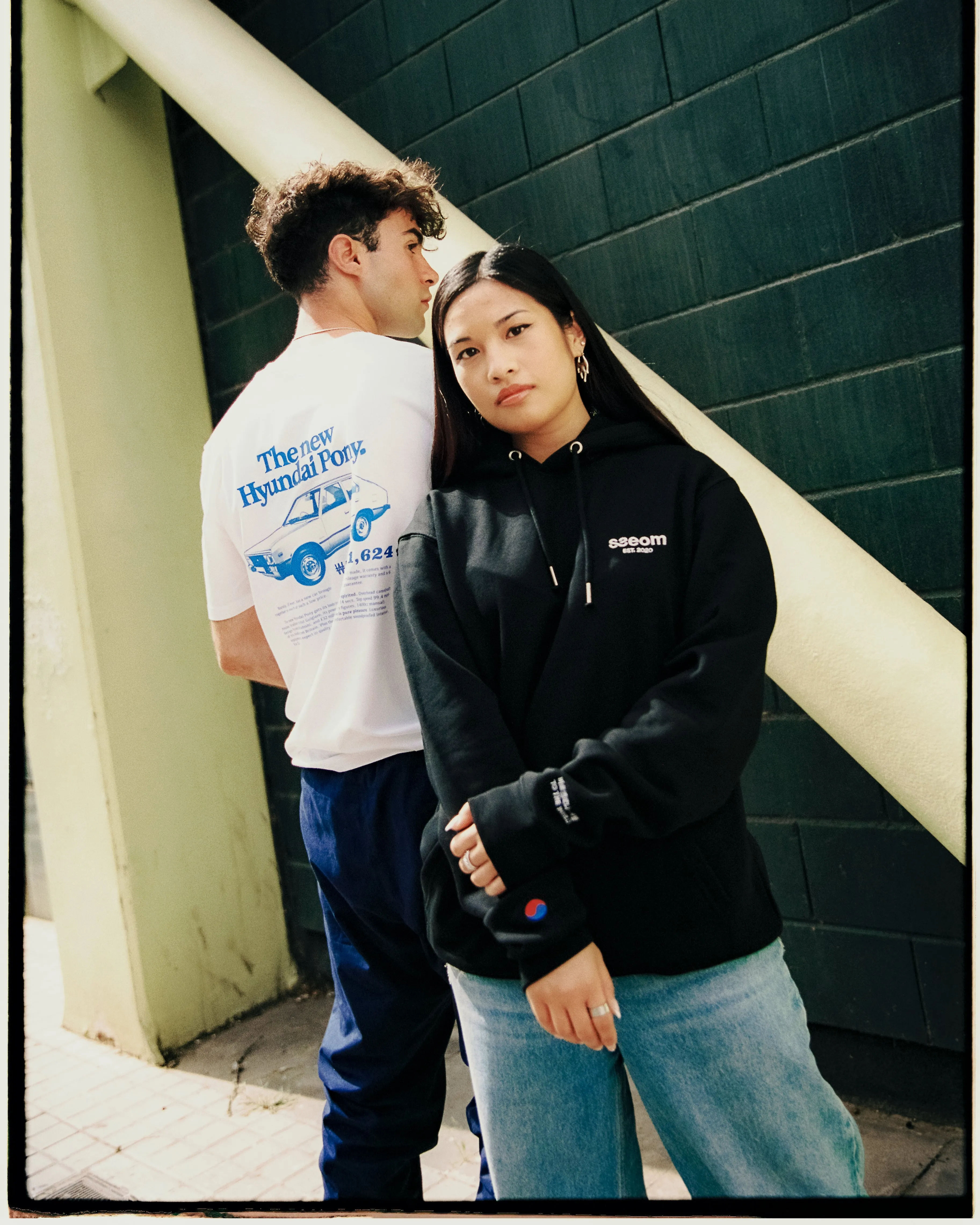 ESSENTIAL SSEOM HOODIE