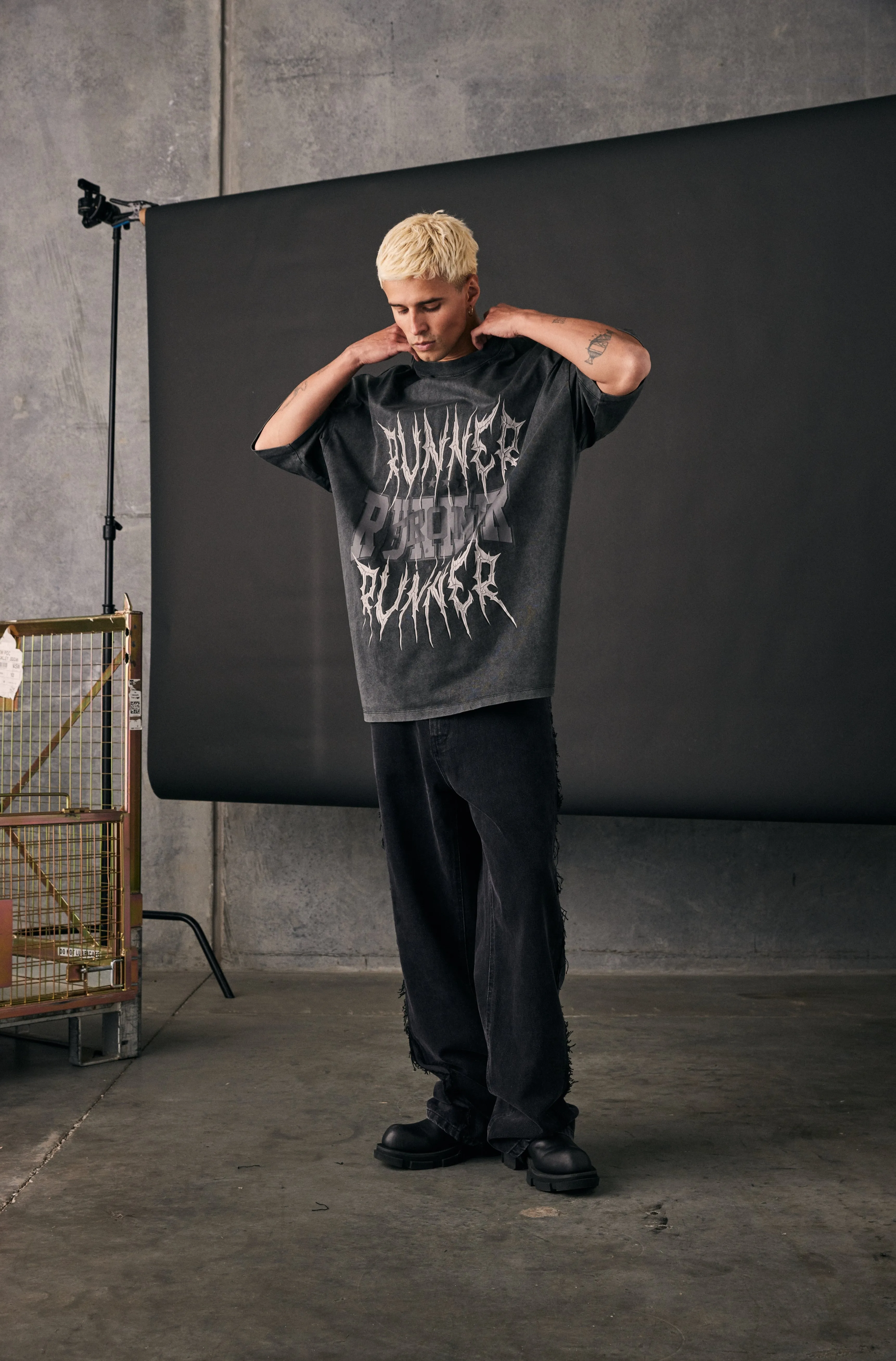 Runner Tribe Tee - Washed Black