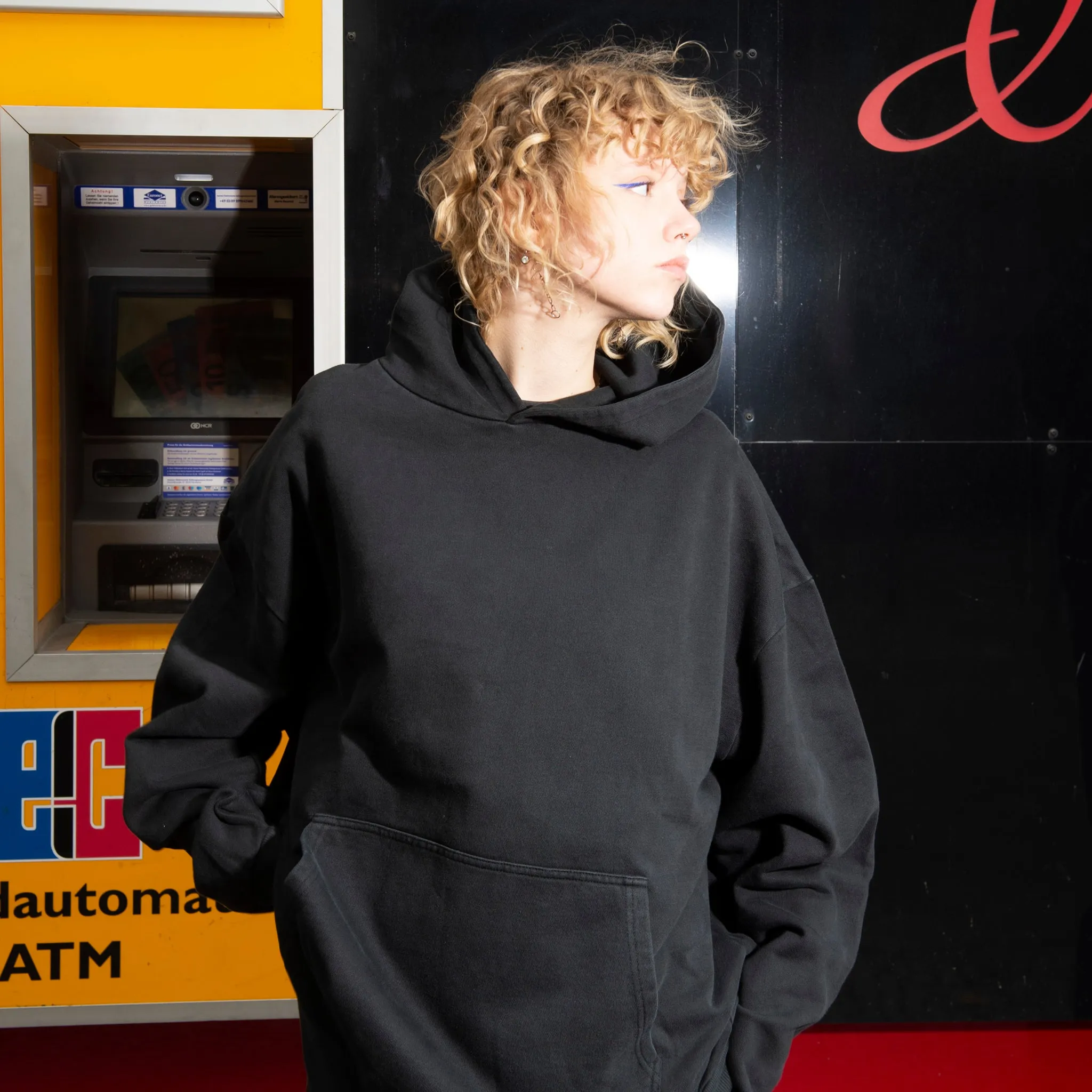 SCHWARZ - OVERSIZED HOODIE
