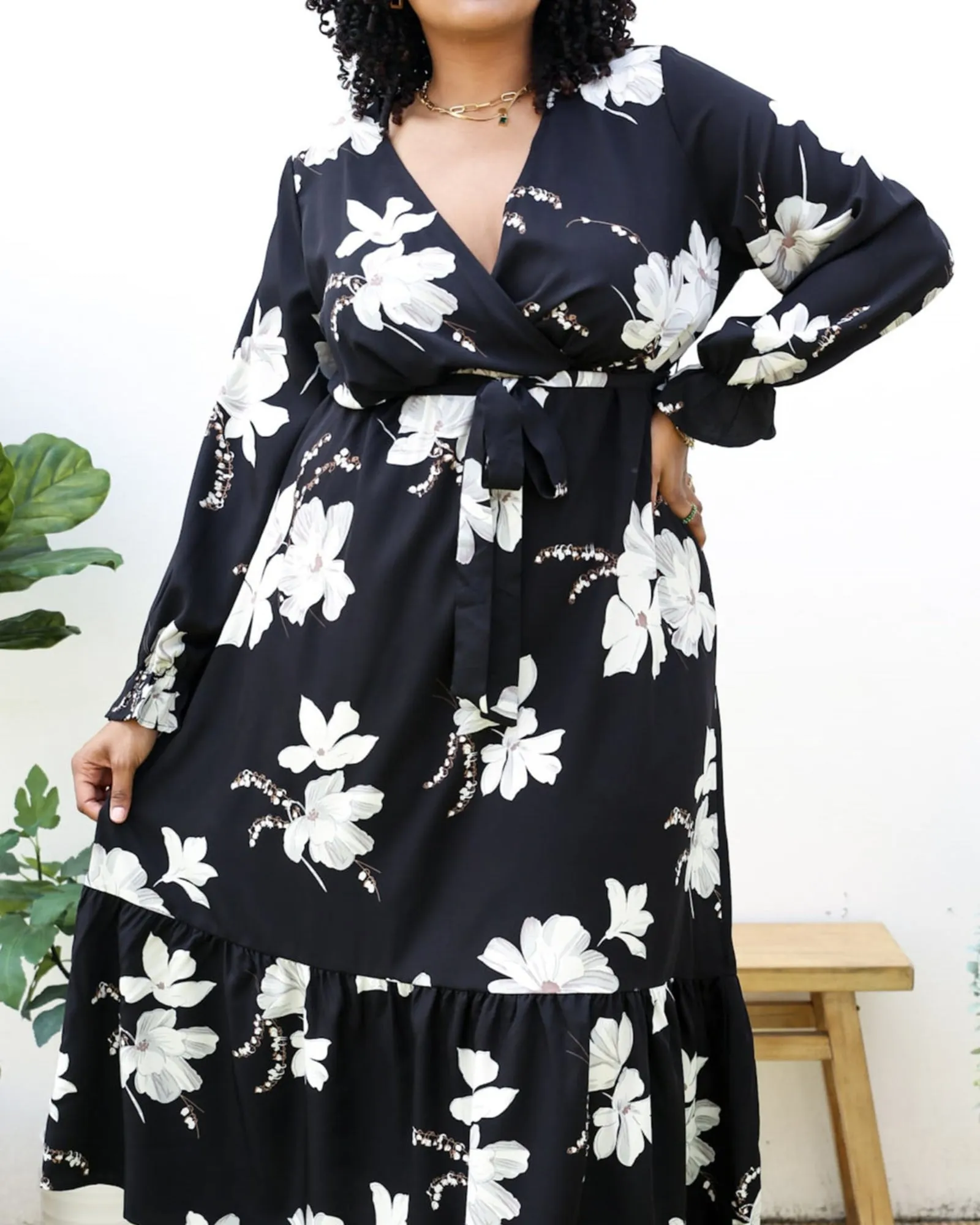 White Tulip Print Flowy Black Maxi Dress | Black