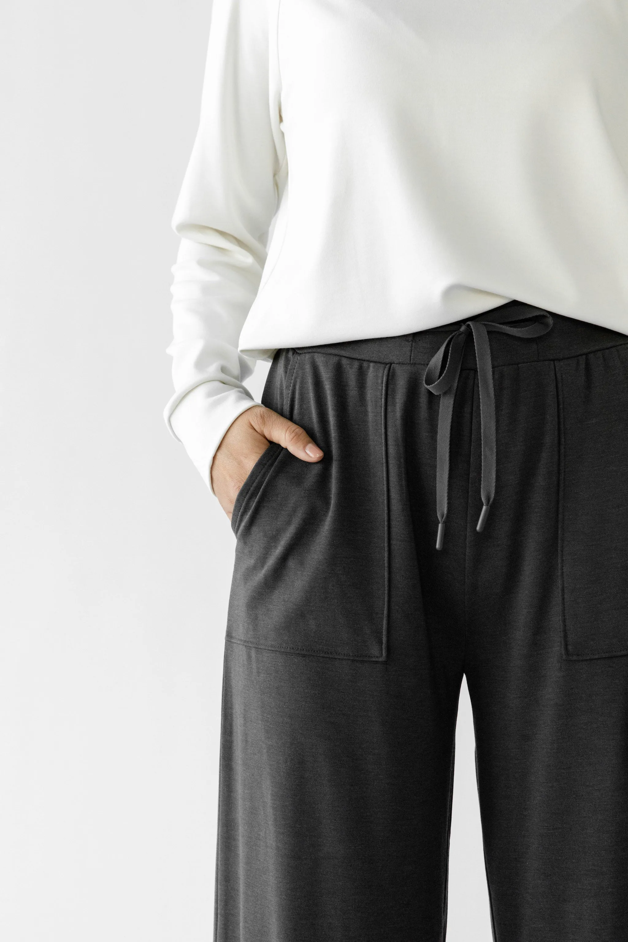 Women's Ultra-Soft Bamboo Wide Leg Patch Pocket Pant
